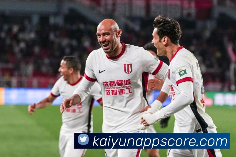 维埃拉足球传奇全景解析从中场铁闸到冠军领袖的成长与执教之路 维埃拉足球传奇全景解析从中场铁闸到冠军领袖的成长与执教之路