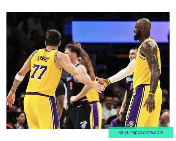 詹东里组合战热火状态成疑 湖人凌晨4点才抵达迈阿密酒店