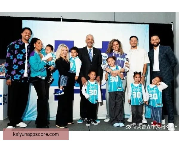 戴尔库里黄蜂30号球衣退役 塞斯发言祝贺父亲成就