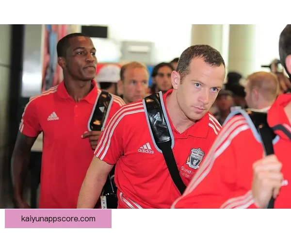 体育精神闪耀赛场奥格斯堡格雷戈里奇主动示意裁判取消犯规赢得尊重